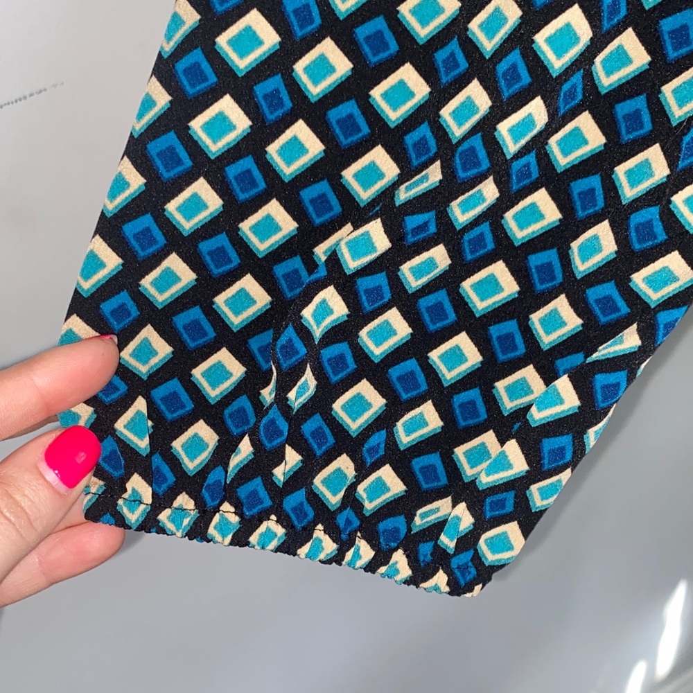 Chic Geometric Long Sleeve Dress - Picture 8 of 8